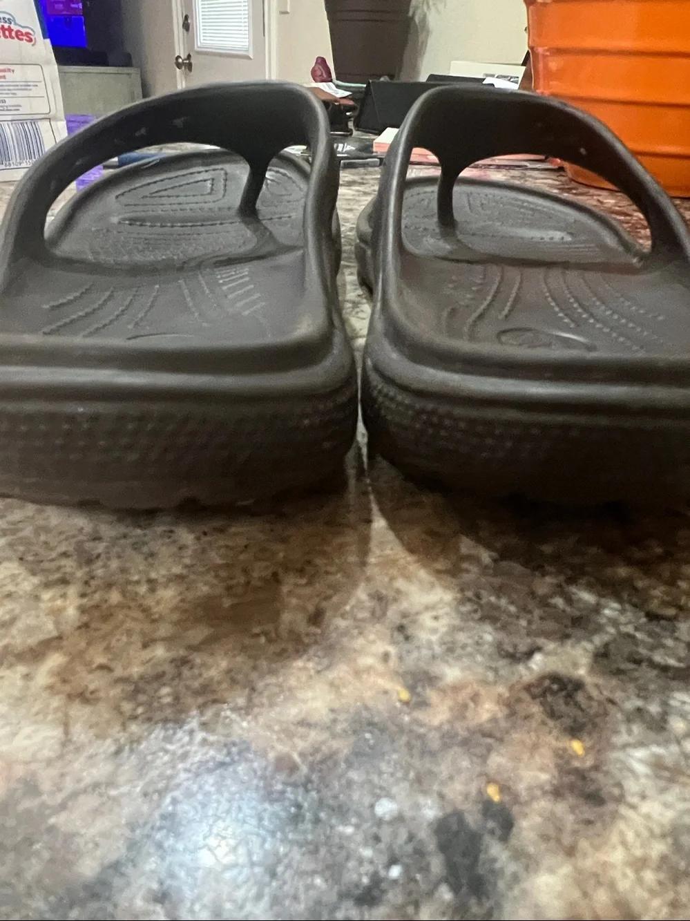 CROCS Men’s Black Classic Thong Flip Sandals 10 Men’s 8 Women’s